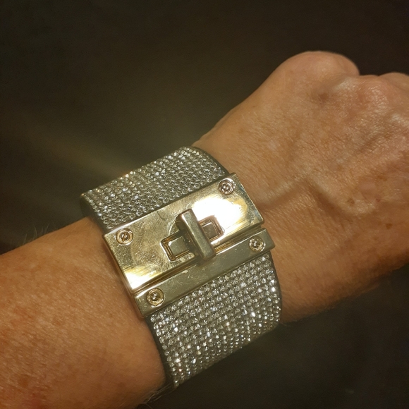 Drop dead gorgeous crystal cuff - Picture 5 of 5